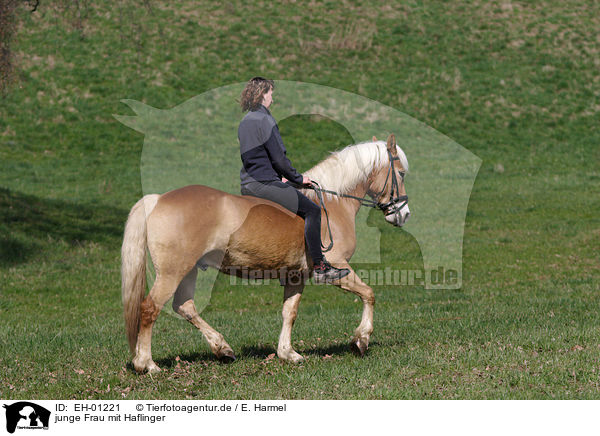 junge Frau mit Haflinger / young woman with Haflinger / EH-01221
