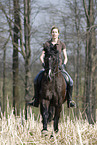 Reiterin auf Pferd