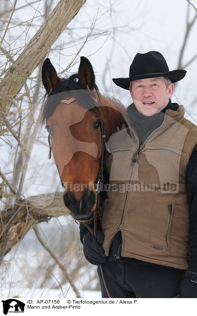 Mann und Araber-Pinto / man and halfbreed / AP-07156