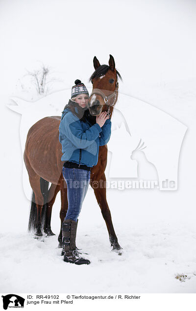 junge Frau mit Pferd / young woman with horse / RR-49102