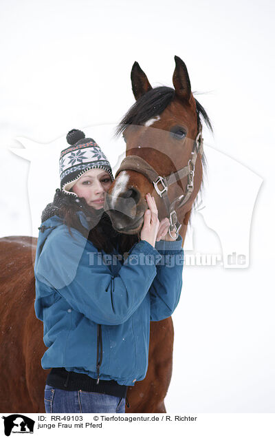 junge Frau mit Pferd / young woman with horse / RR-49103