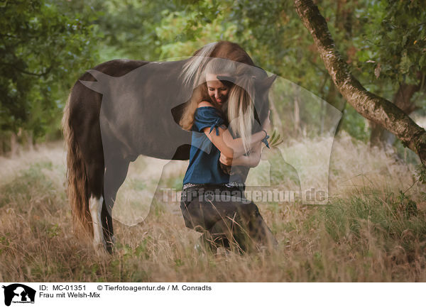 Frau mit Welsh-Mix / woman with Welsh-Cross / MC-01351