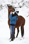 junge Frau mit Pferd