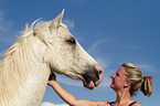 Frau und Arabo-Mix
