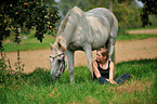 Frau und Lipizzaner-Mix