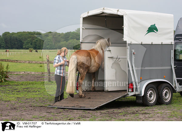 Frau mit Haflinger / woman with Haflinger horse / VM-01707
