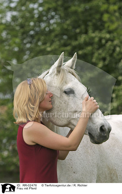 Frau mit Pferd / woman with horse / RR-02476