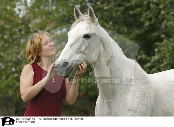 Frau mit Pferd / woman with horse / RR-02478