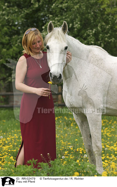 Frau mit Pferd / woman with horse / RR-02479