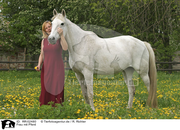 Frau mit Pferd / woman with horse / RR-02480