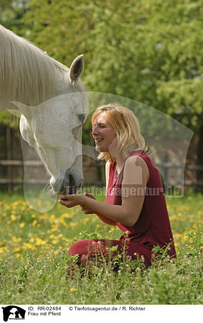 Frau mit Pferd / woman with horse / RR-02484