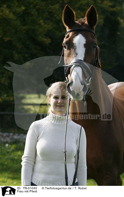 Frau mit Pferd / woman with horse / TR-01040