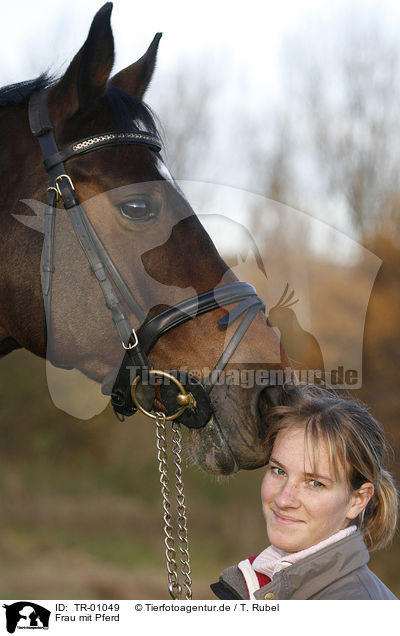 Frau mit Pferd / woman with horse / TR-01049