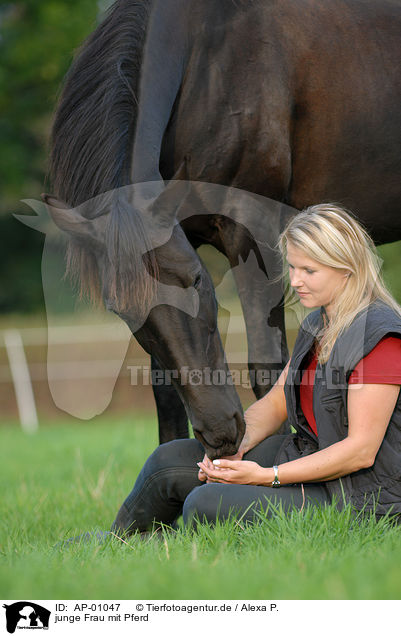 junge Frau mit Pferd / young woman with horse / AP-01047
