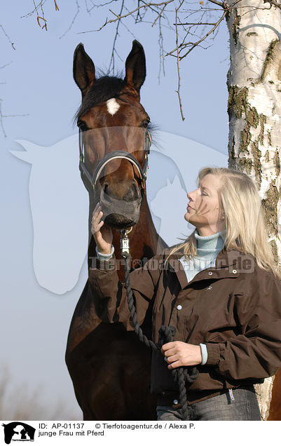 junge Frau mit Pferd / young woman with horse / AP-01137