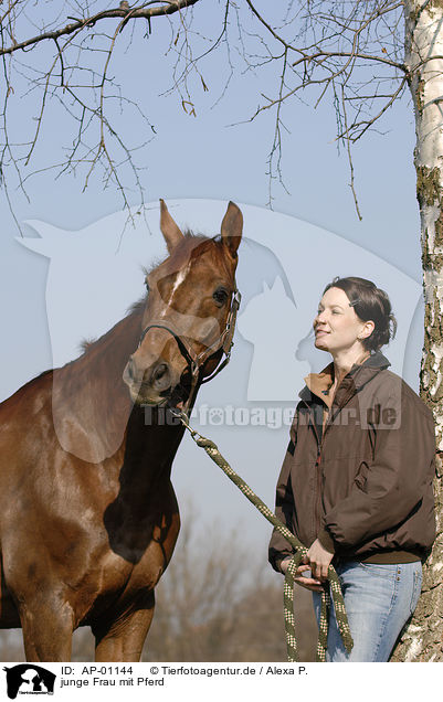 junge Frau mit Pferd / AP-01144