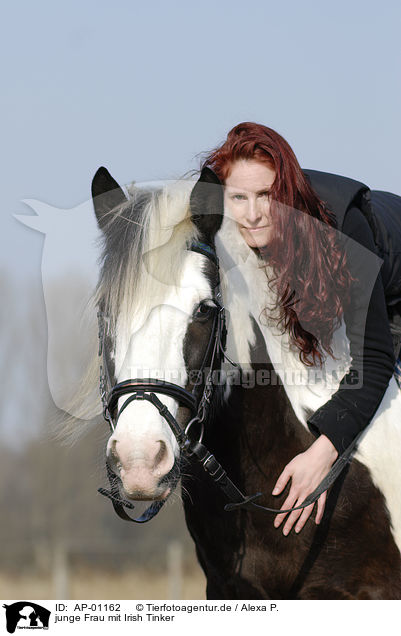 junge Frau mit Irish Tinker / young woman with horse / AP-01162