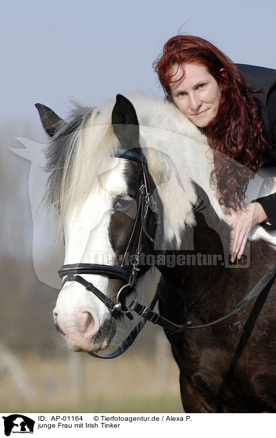 junge Frau mit Irish Tinker / young woman with horse / AP-01164