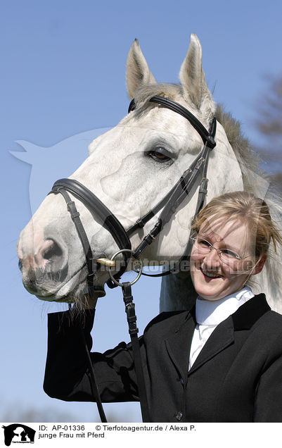 junge Frau mit Pferd / AP-01336