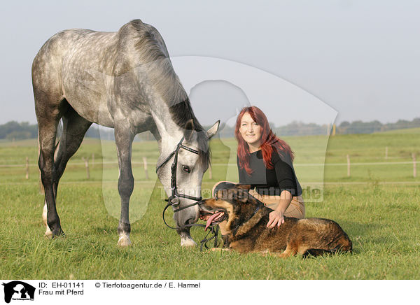 Frau mit Pferd / EH-01141