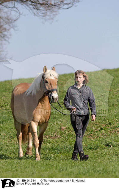 junge Frau mit Haflinger / young woman with Haflinger / EH-01214