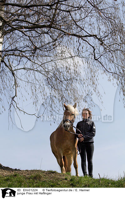 junge Frau mit Haflinger / young woman with Haflinger / EH-01224