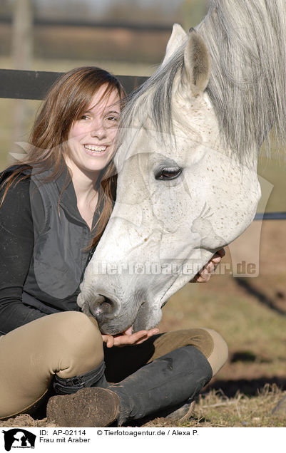 Frau mit Araber / AP-02114