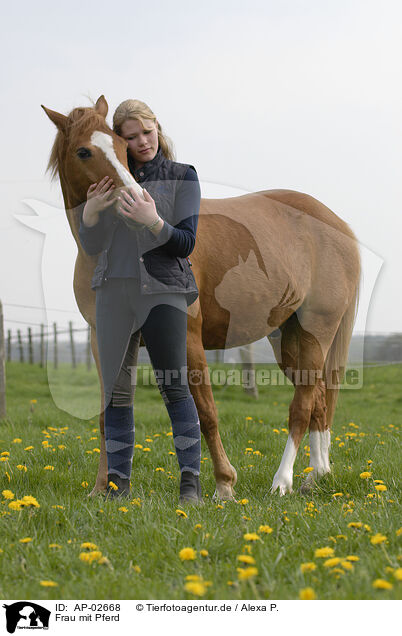 Frau mit Pferd / AP-02668