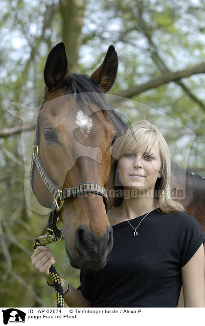 junge Frau mit Pferd / young woman with horse / AP-02674