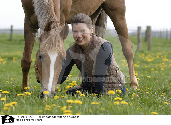 junge Frau mit Pferd / AP-03273