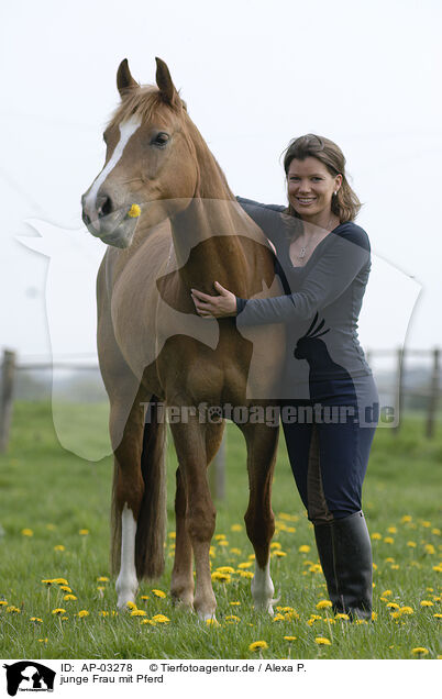 junge Frau mit Pferd / AP-03278