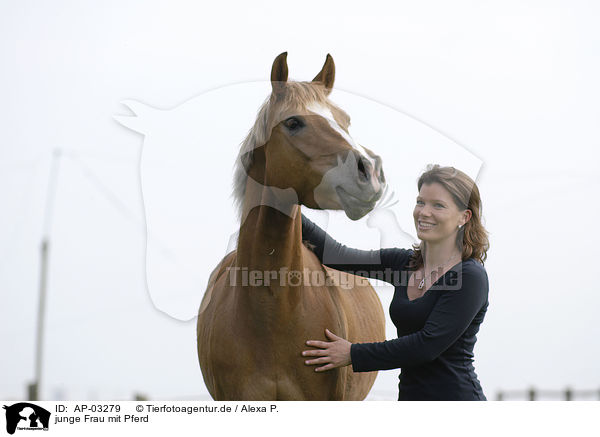 junge Frau mit Pferd / AP-03279