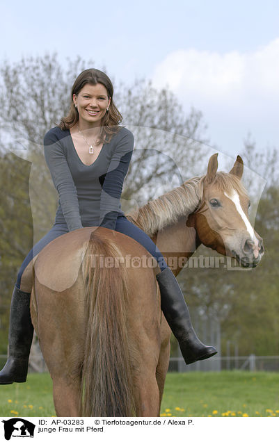 junge Frau mit Pferd / young woman with horse / AP-03283