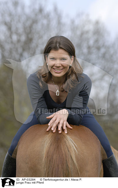 junge Frau mit Pferd / young woman with horse / AP-03284