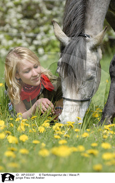 junge Frau mit Araber / young woman with arabian horse / AP-03337
