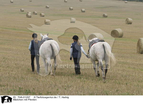 Mdchen mit Pferden / girls with horses / THA-01297