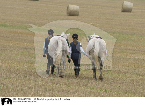 Mdchen mit Pferden / girls with horses / THA-01298
