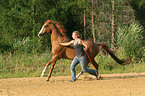 Frau mit Pferd