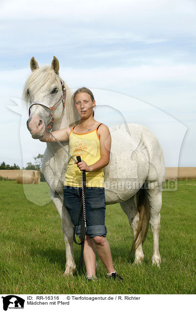 Mdchen mit Pferd / girl with horse / RR-16316