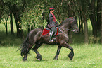 Frau mit Friese beim Showreiten