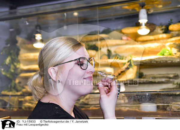 Frau mit Leopardgecko / woman with Leopard Gecko / YJ-15933