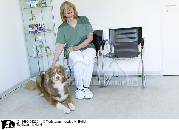 Tierrztin mit Hund / veterinary with dog / HBO-04226