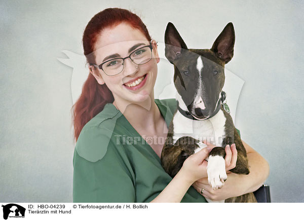 Tierrztin mit Hund / veterinary with dog / HBO-04239