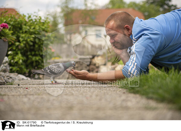 Mann mit Brieftaube / man with Carrier Pigeon / SK-01790