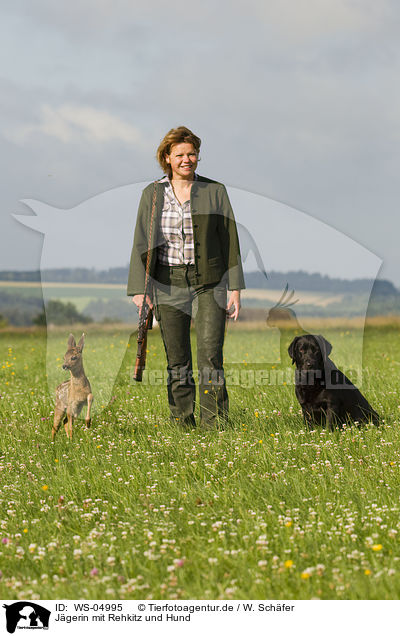 Jgerin mit Rehkitz und Hund / huntsman with fawn and dog / WS-04995